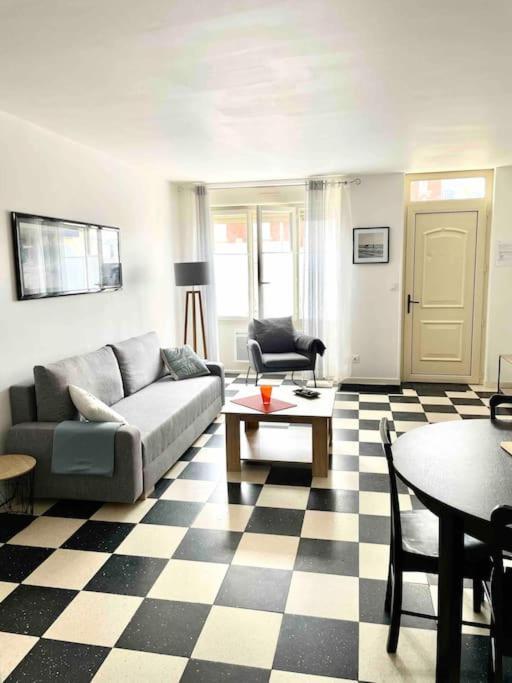 Au Parisien Apartment Ault Exterior photo